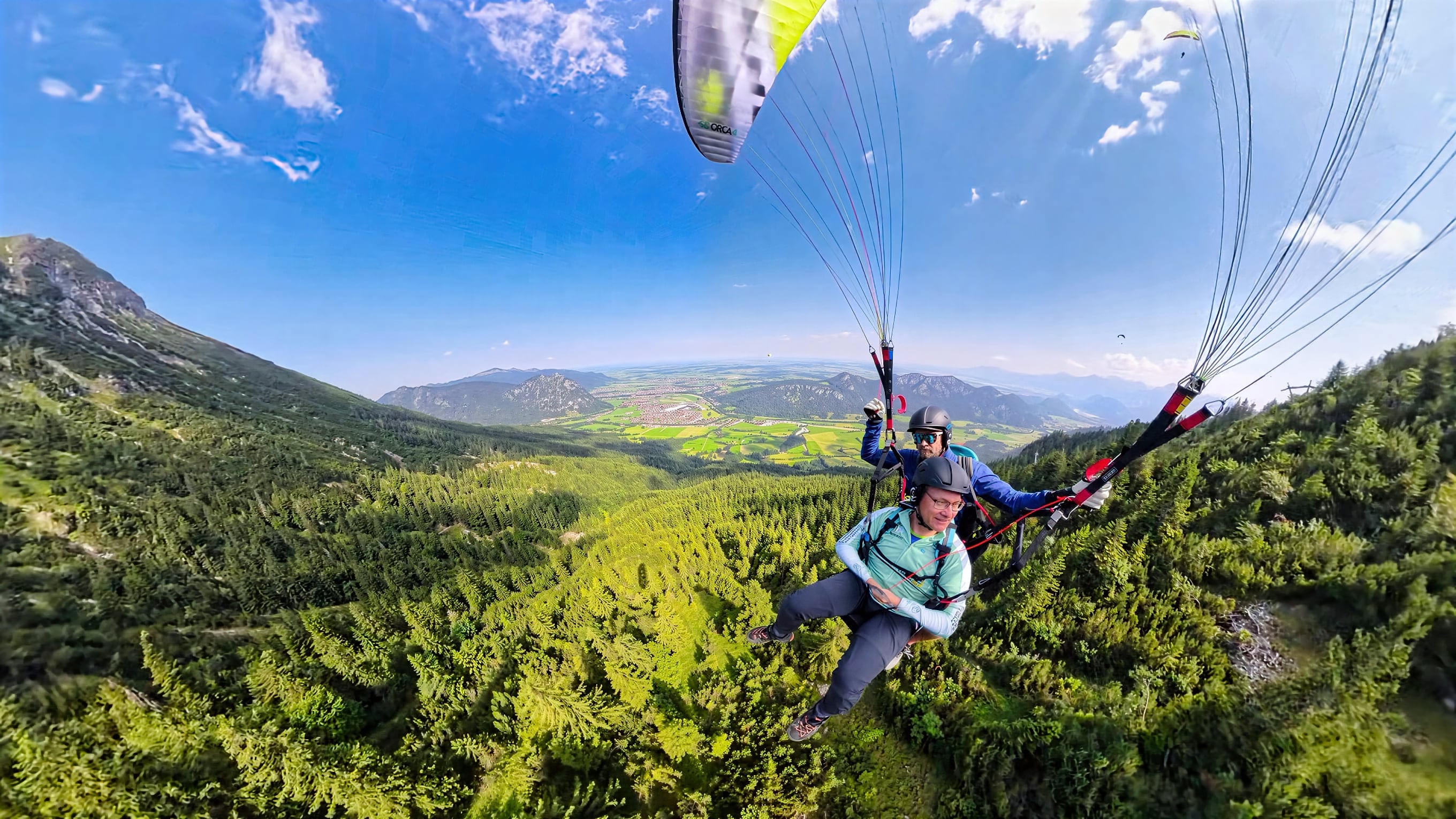 Tandem-Gleitschirmflug über dem Breitenberg in Pfronten